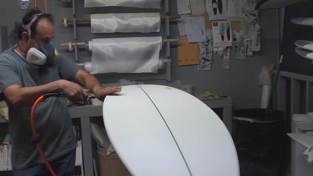 sustainable-surf-5-algae-board.jpg 