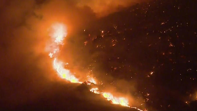 ​A brush fire burns in Moreno Valley, California, July 2, 2015. 