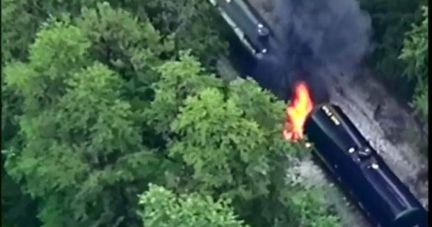 Thousands evacuated after Tennessee derailment CBS News(01)