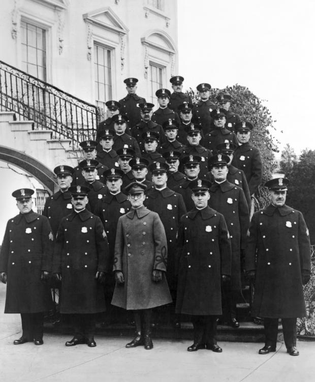 loc-white-house-police-force-1923.jpg 