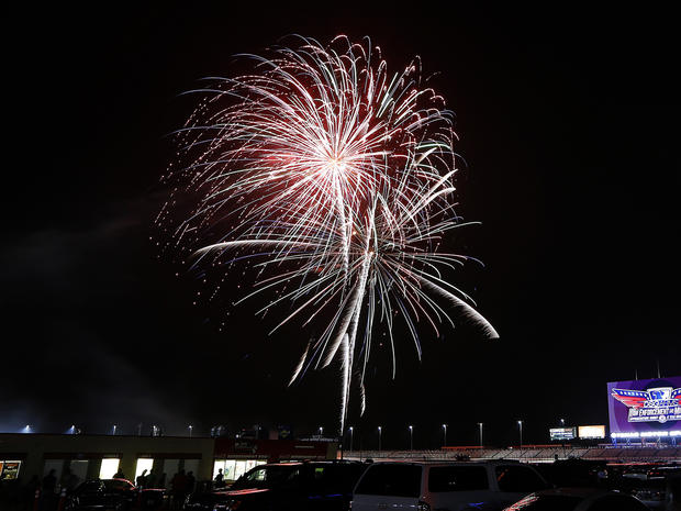 fireworks-2015-getty-479403260.jpg 