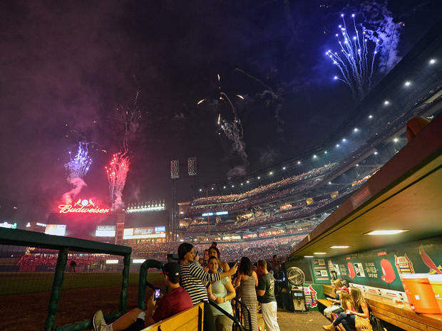 fireworks-2015-getty-479402520.jpg 