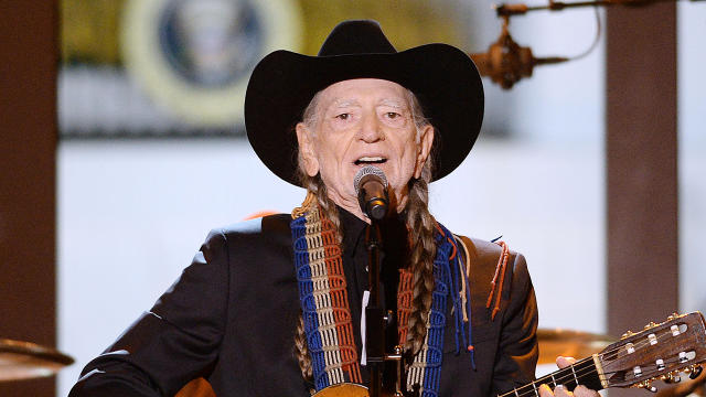 willie-nelson-458537430.jpg 