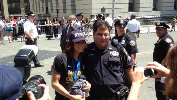 hope-solo-with-nypd-officer-erminia.jpg 