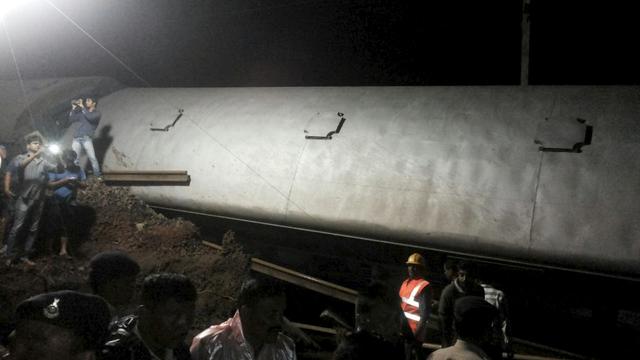 india-trains-derail.jpg 