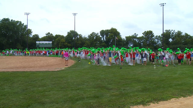 hastings-als-ice-bucket-challenge.jpg 