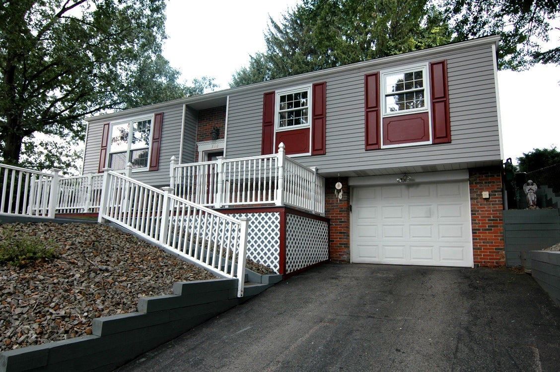 What it costs to live in the top 10 school districts in the U.S.