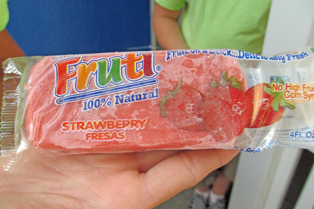 chunks-ofruiti-frozen-strawberry-bar-key-lime-bar.jpg 