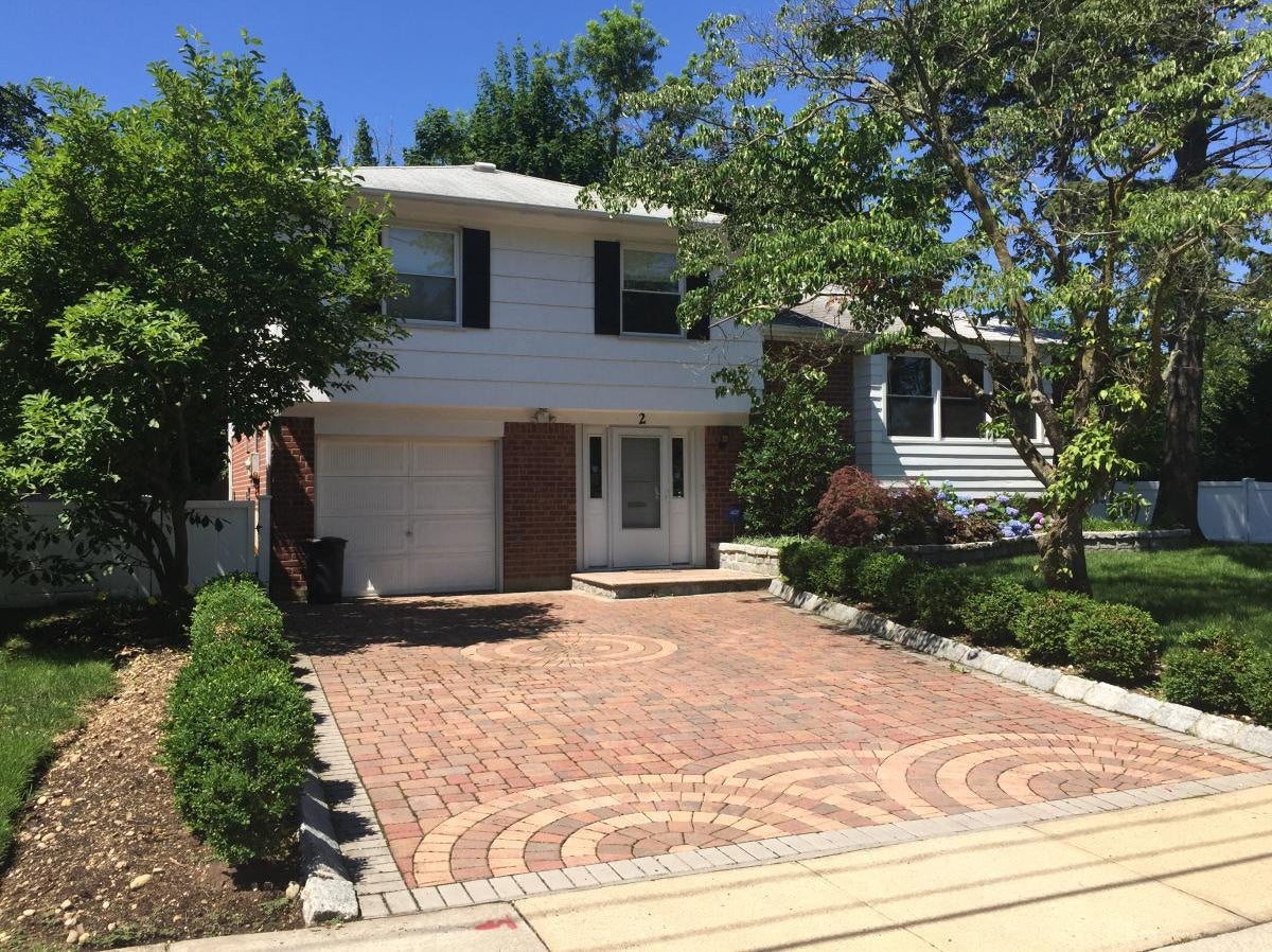 What it costs to live in the top 10 school districts in the U.S.