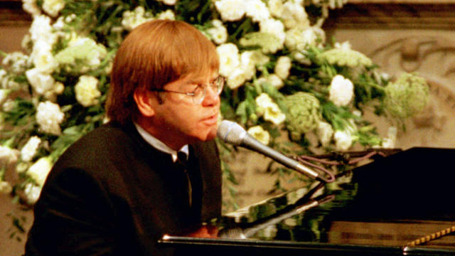 elton-john-candle-in-the-wind-promo-ap97090605594.jpg 