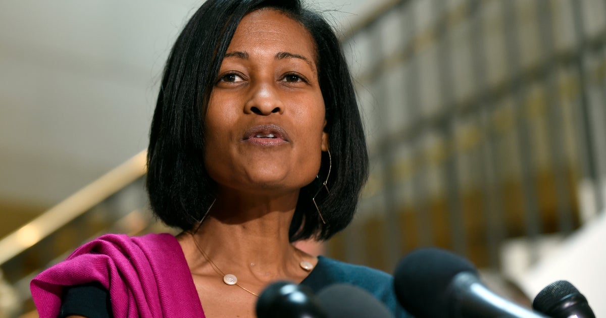 Top Clinton aide: I never mishandled classified information - CBS News
