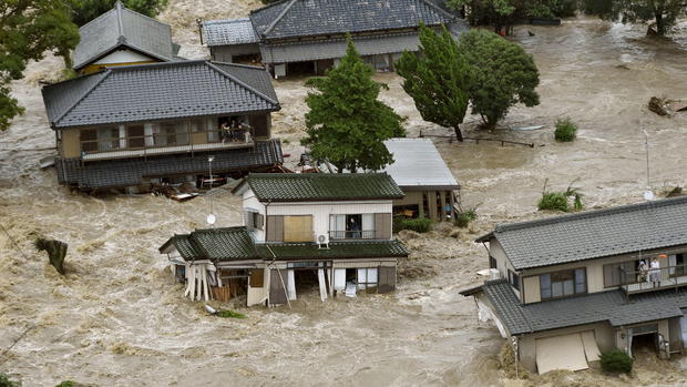 Floodwaters ravage Japan 