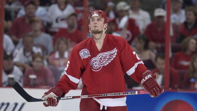 Meet former Detroit Red Wings player Darren McCarty during Michigan comedy  tour stop