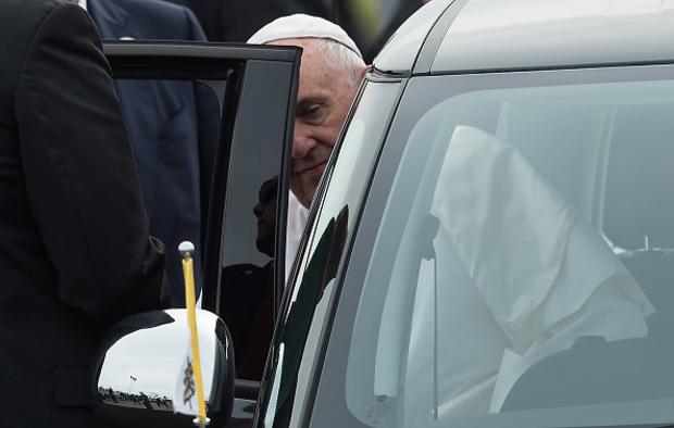 pope-arrives-2.jpg 