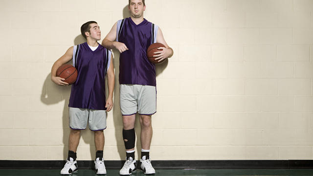 tall-short-basketball-players.jpg 