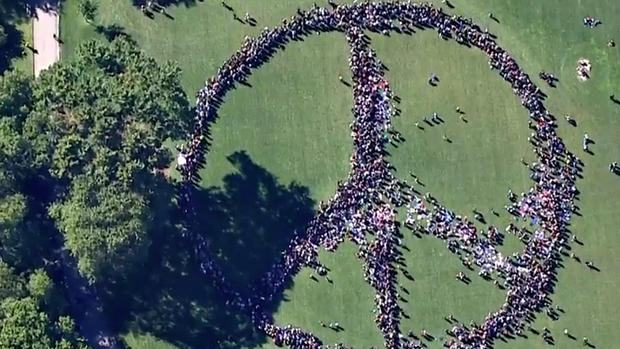 Yoko Ono's human peace sign 