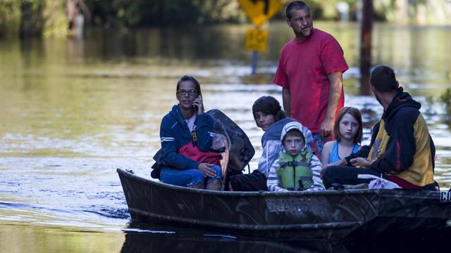 2015-10-08t031113z1996571069gf10000235427rtrmadp3usa-weather-floods.jpg 