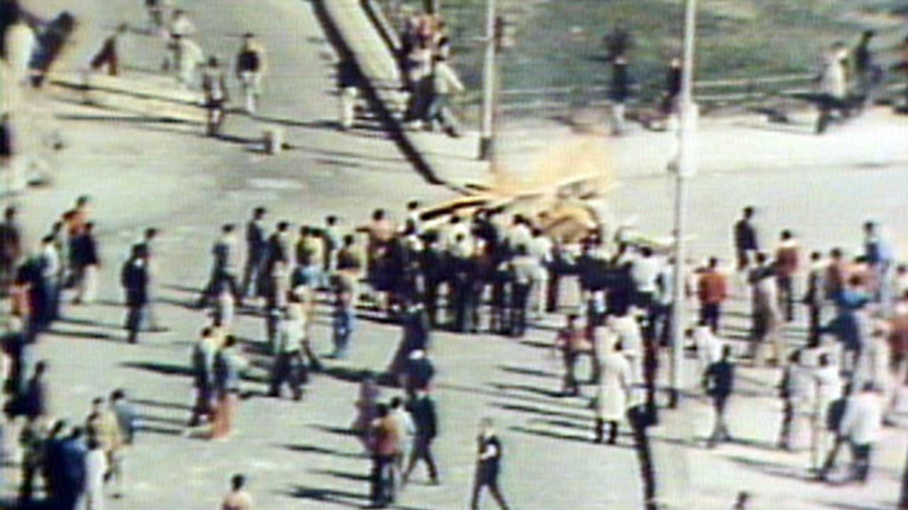 Egyptians Riot in the Streets in 1977 - CBS News