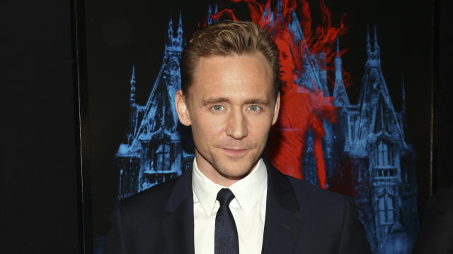 crimson-peak-red-carpet-ap254226407389.jpg 