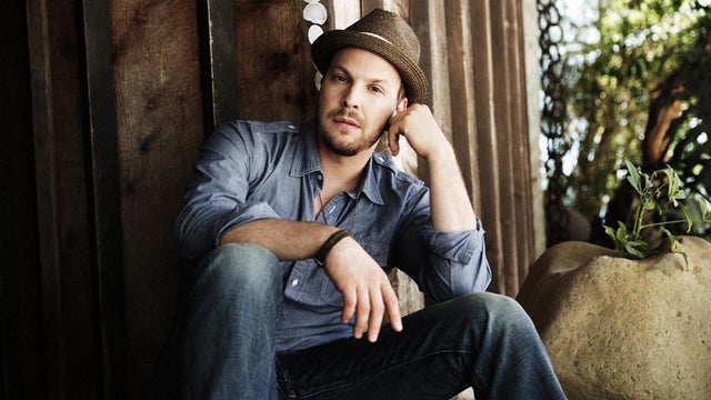 ent1017gavindegraw640x360.jpg 