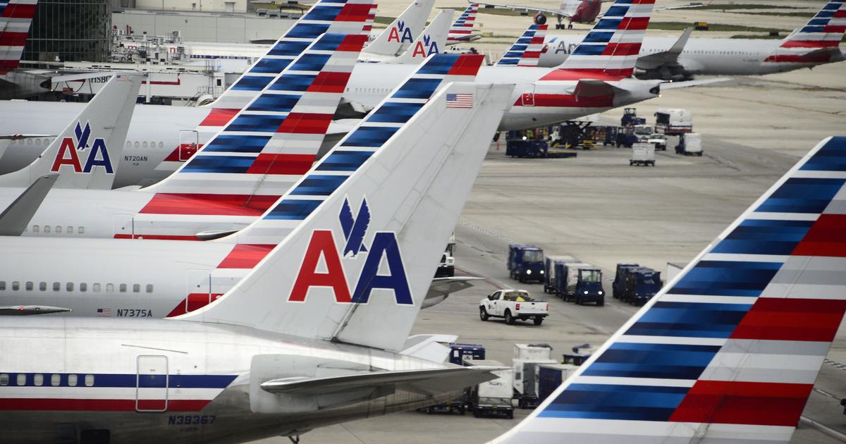 Passenger on flight arriving in Miami from Colombia opens plane door, jumps  on wing