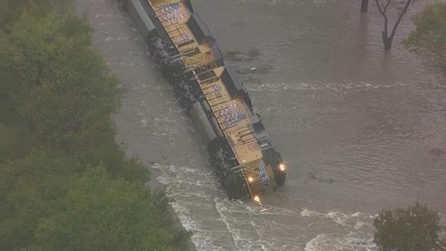 train-derailed-in-flooding-1.jpg 