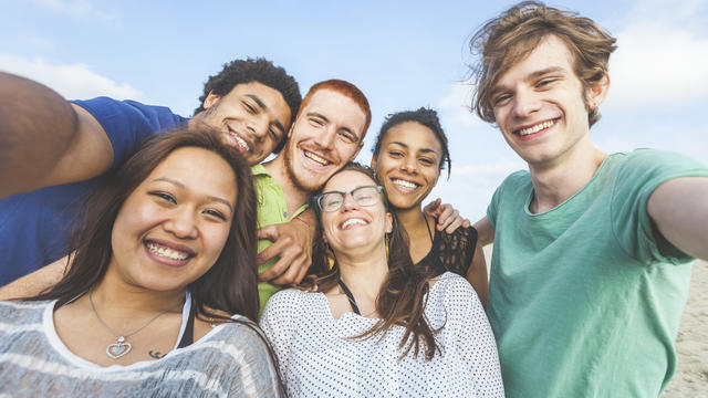 young-people-friends-smiling-taking-selfie.jpg 