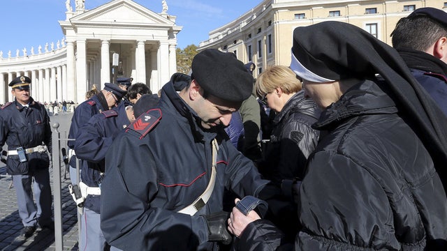 2015-11-22t115440z1128692558gf20000069668rtrmadp3pope-vatican-security.jpg 
