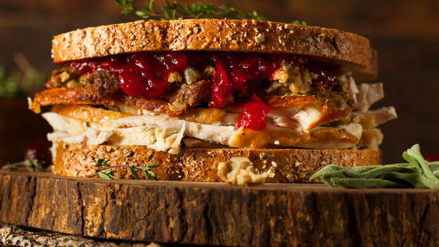 thanksgiving-leftovers-sandwich.jpg 