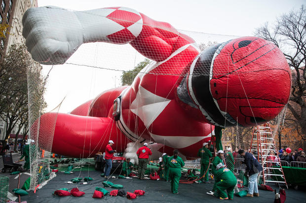 2015 Macy's Thanksgiving Day Parade Balloon Inflation 