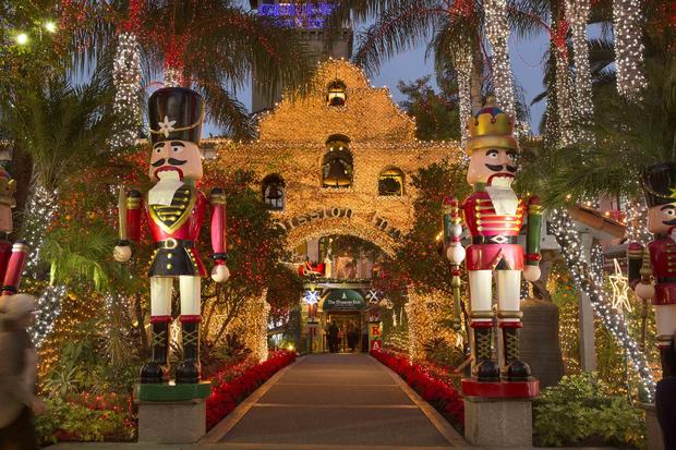 Festival of Lights_The Mission Inn Hotel &amp; Spa_Front with NutcrackersWEB 