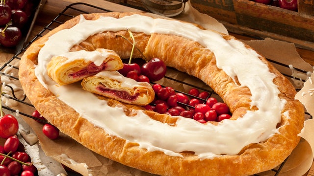 kringle-with-cherries-promo.jpg 