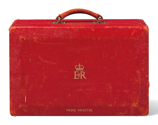 prime-ministerial-dispatch-box-embossed-with-the-royal-cypher-of-her-majesty-queen-elizabeth-ii.jpg 