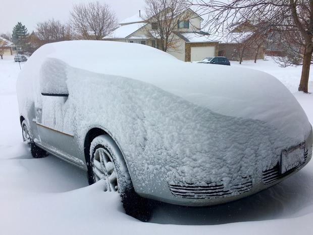 castros-wifes-car-in-snow.jpg 
