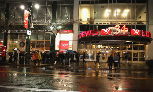 Fans Line Up To Watch 'Star Wars: The Force Awakens' In New York City 