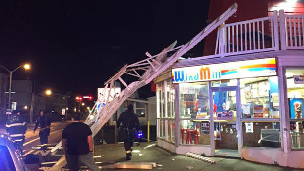 WindMill Hot Dog Stand Collapse 