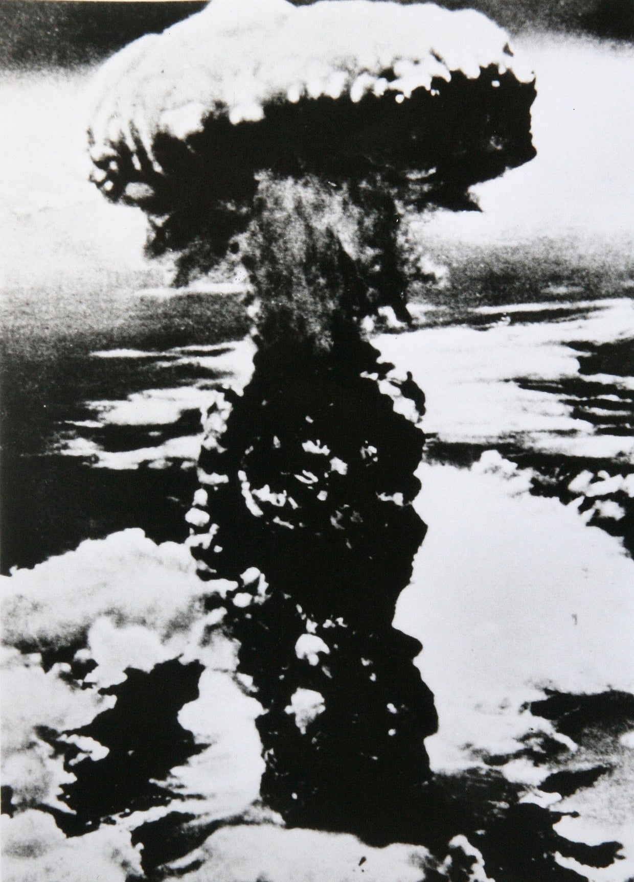 Почему были сброшены. Почему были сброшены. Почему были сброшены. Почему были сброшены. Хиросима и нагасаки 1945 года.