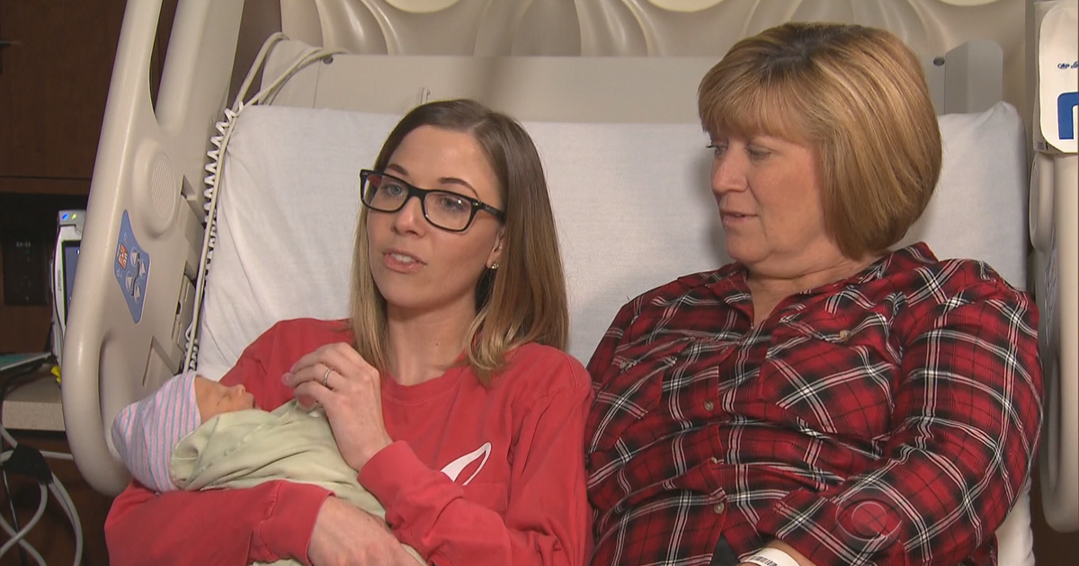 Surrogate grandmother gives birth to her own granddaugther in Texas ...