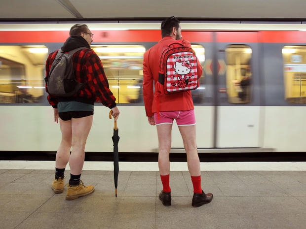 no-pants-subway-ride-hamburg-getty-504326922.jpg 