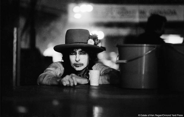 Bob Dylan18-with-cup-and-bucket-wm.jpg 