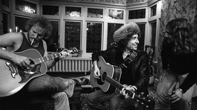 9-with-roger-mcguinn-and-gordon-lightfoot-wm.jpg 