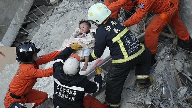 Deadly quake strikes Taiwan 