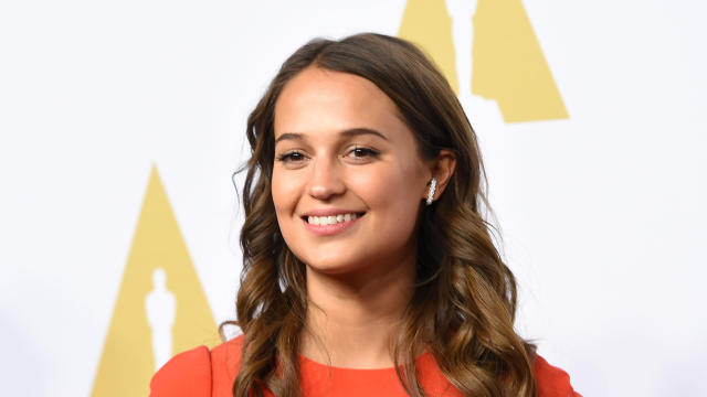 oscar-luncheon-alica-vikander-getty-509068868.jpg 