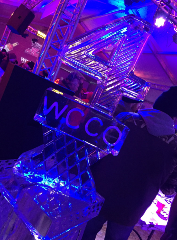 wcco-ice-sculpture-at-chase-on-the-lake-tent-during-eelpout-fest.png 