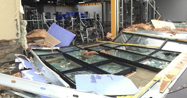 At least 3 dead as dangerous storms slam Deep South - CBS News
