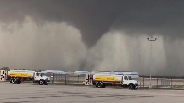 cbsn0330tornadograb2.jpg 