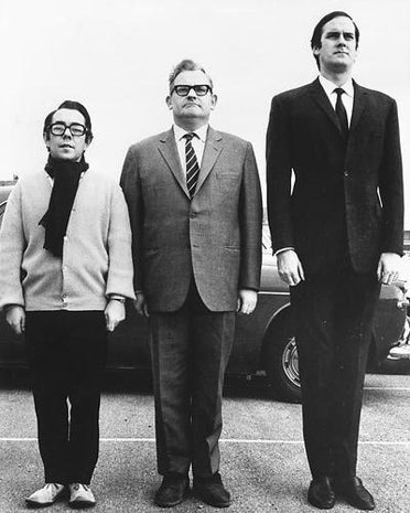 the-frost-report-ronnie-corbett-ronnie-barker-john-cleese-bbc.jpg 