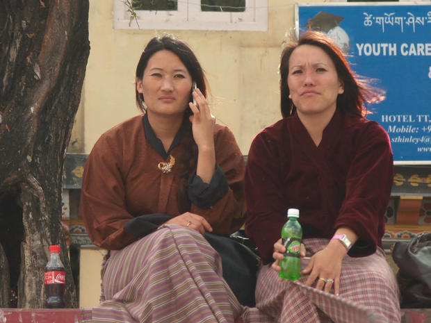 bhutan-bhutanese-women-on-cell-phones.jpg 