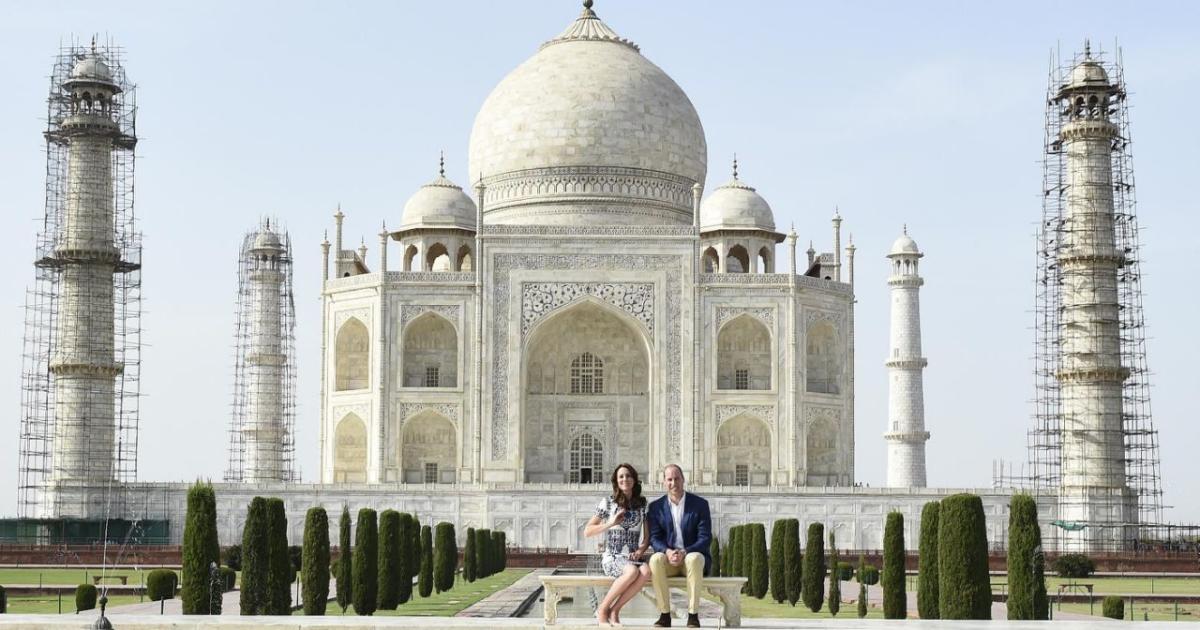Will And Kate Recreate One Of Dianas Classic Photos Cbs News