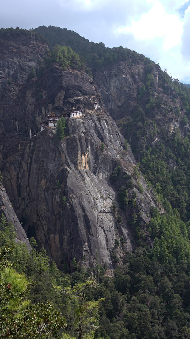 bhutan-tigers-nest-monastery-in-distance.jpg 